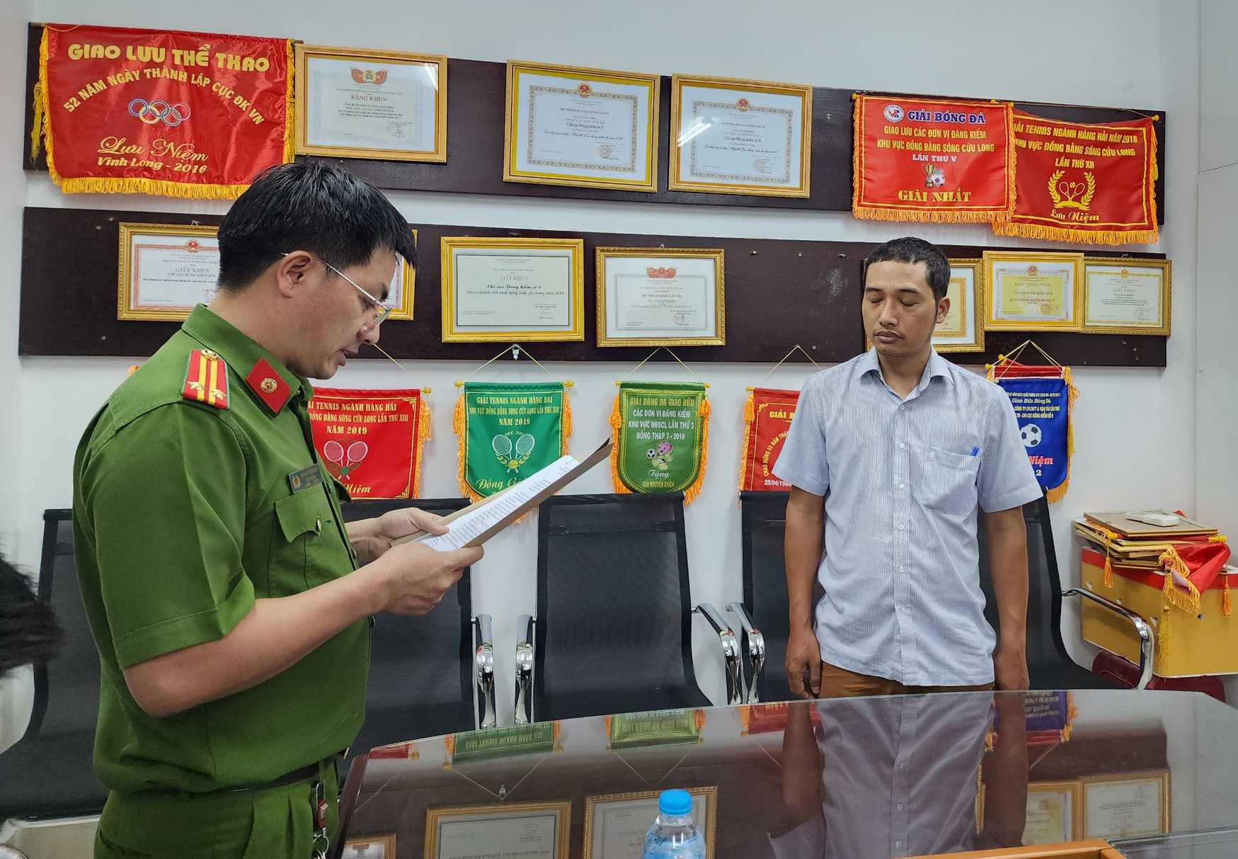 Khám xét Chi cục đăng kiểm số 8 ở Cần Thơ