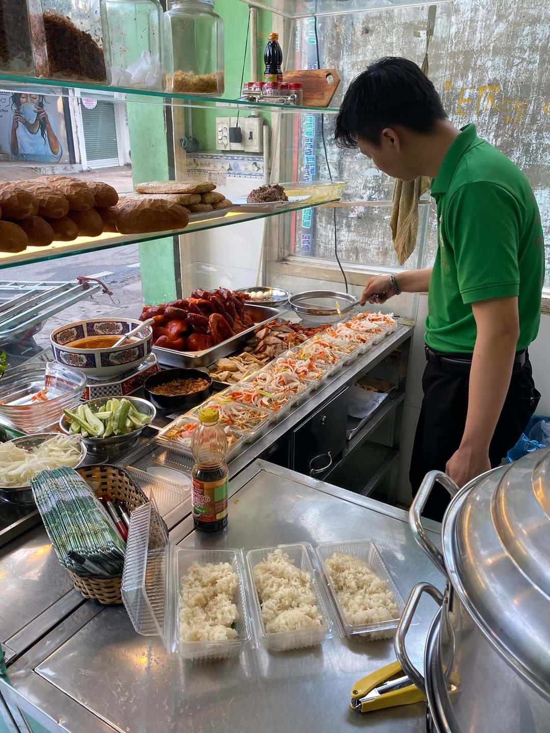 10 tiệm b&aacute;nh m&igrave; c&oacute; tuổi đời tr&ecirc;n 50 năm ở TP HCM - Ảnh 9.