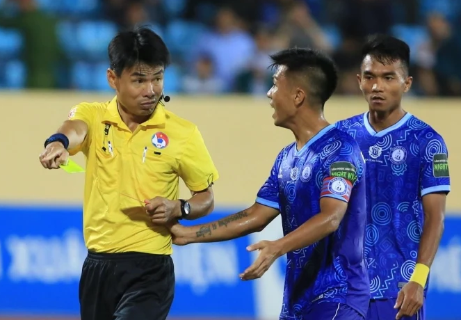 "Vua áo đen" Trương Hồng Vũ vắng mặt ở vòng 6 V-League 2023