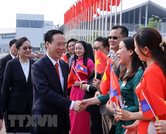Chủ tịch nước V&otilde; Văn Thưởng đến Vientiane, bắt đầu thăm ch&iacute;nh thức L&agrave;o - Ảnh 7.