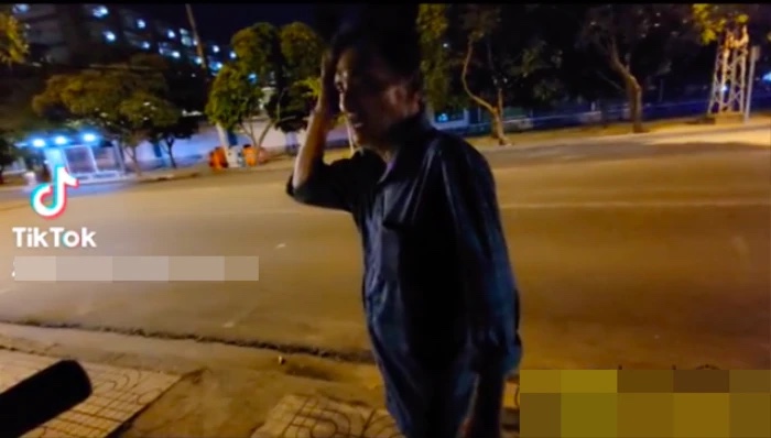 Cộng đồng mạng dậy s&oacute;ng việc Thương T&iacute;n lang thang ngo&agrave;i đường l&uacute;c nửa đ&ecirc;m - Ảnh 1.