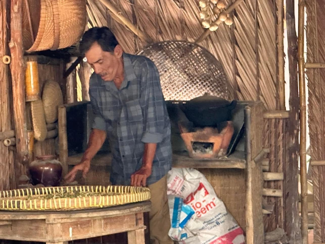 Cộng đồng mạng dậy s&oacute;ng việc Thương T&iacute;n lang thang ngo&agrave;i đường l&uacute;c nửa đ&ecirc;m - Ảnh 3.