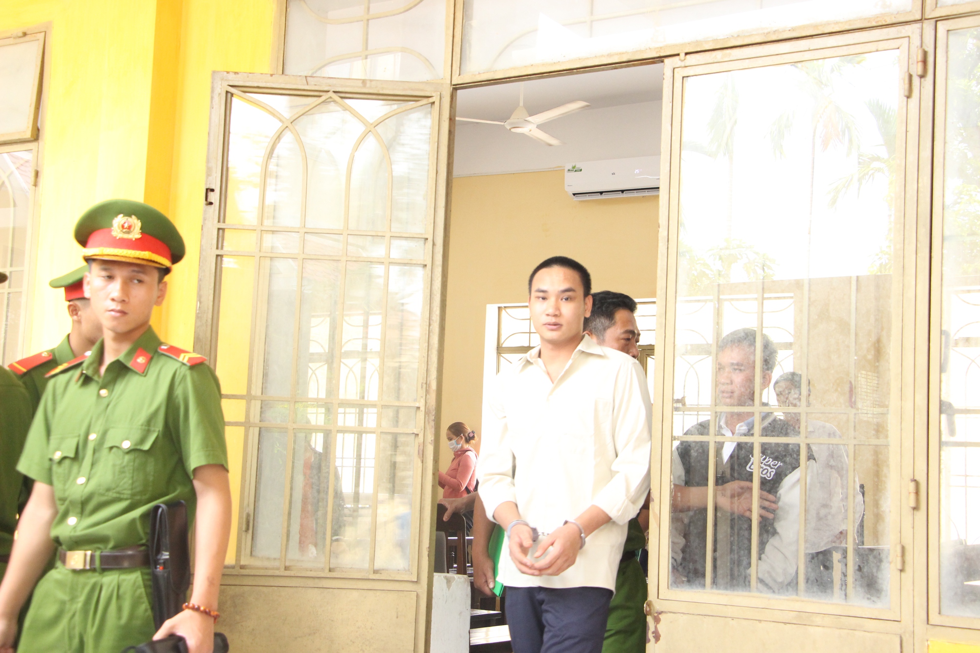 Khuyên hàng xóm nhậu ít, người đàn ông bị đâm chết