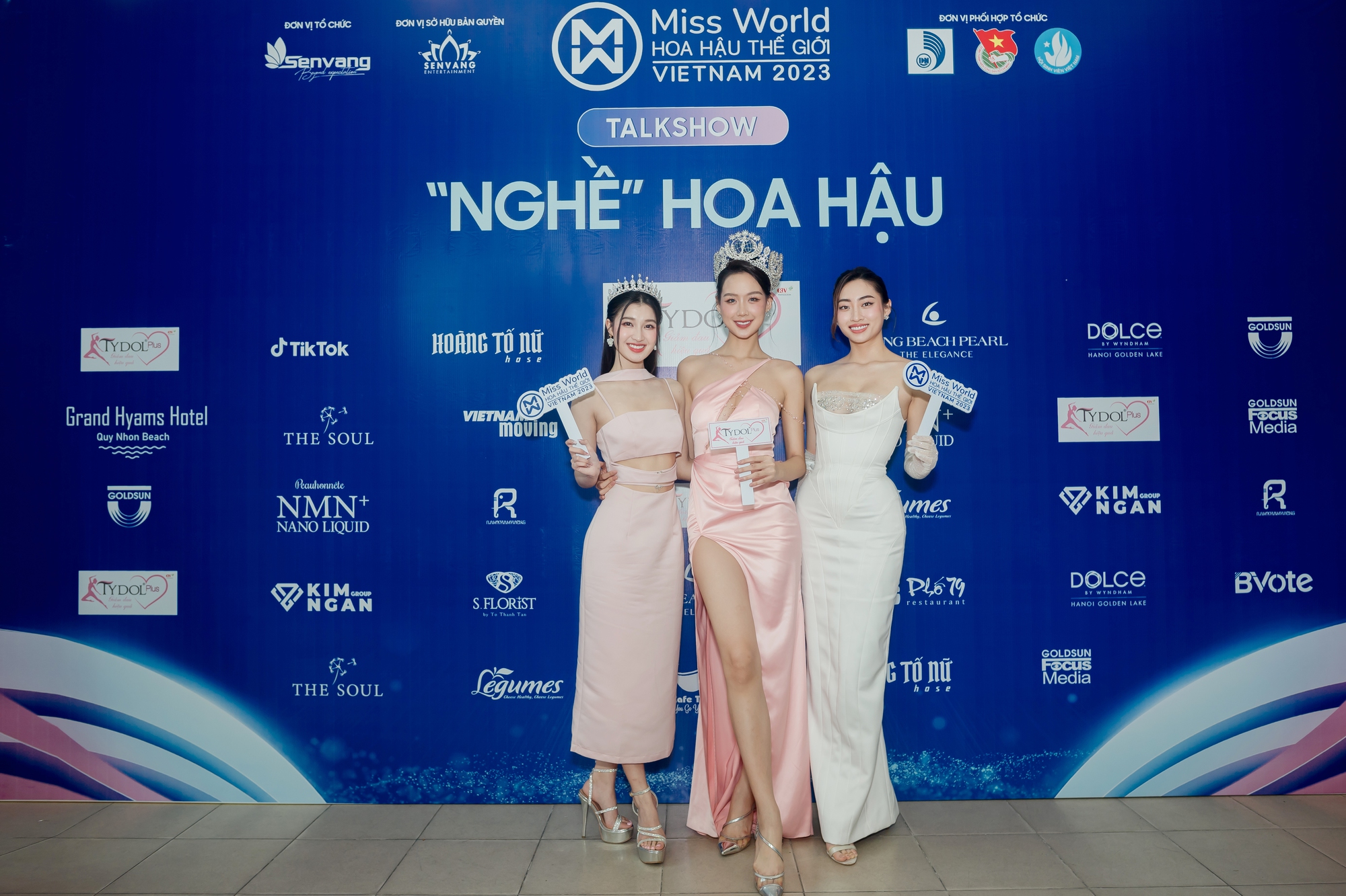 Hoa hậu l&agrave; một nghề, sắc đẹp c&oacute; phải t&agrave;i năng? - Ảnh 2.