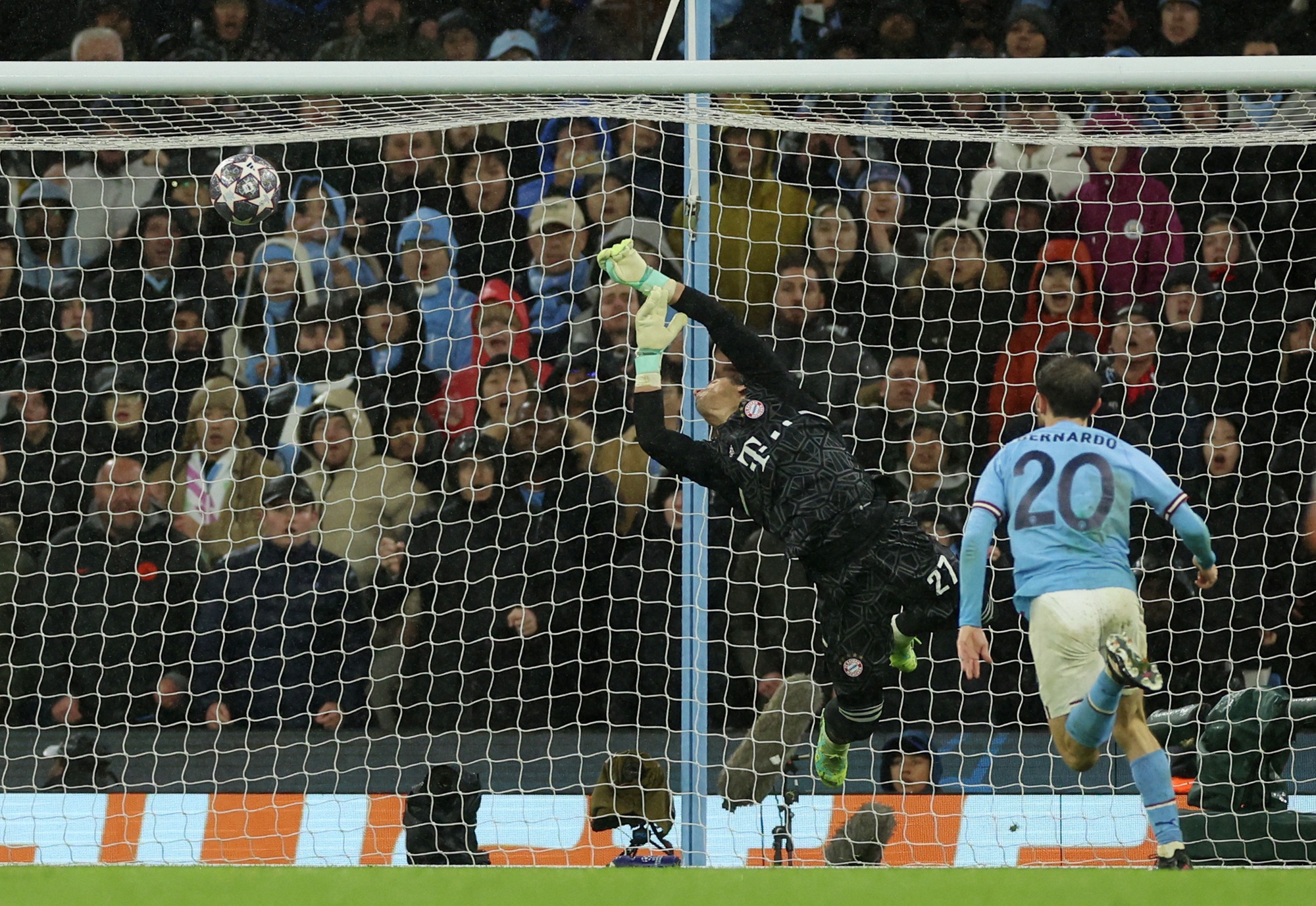 Man City v&ugrave;i dập Bayern Munich, mơ v&eacute; b&aacute;n kết Champions League - Ảnh 7.