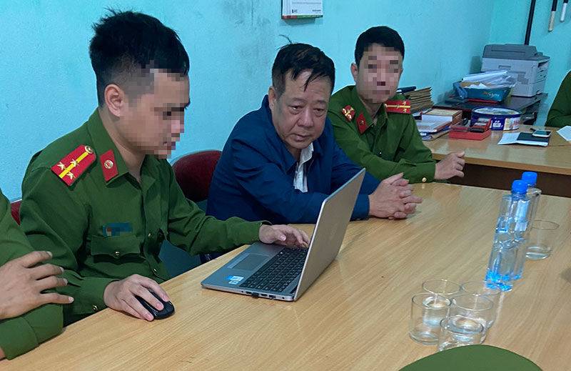 Bắt cựu giám đốc văn phòng đăng ký đất đai cùng thuộc cấp