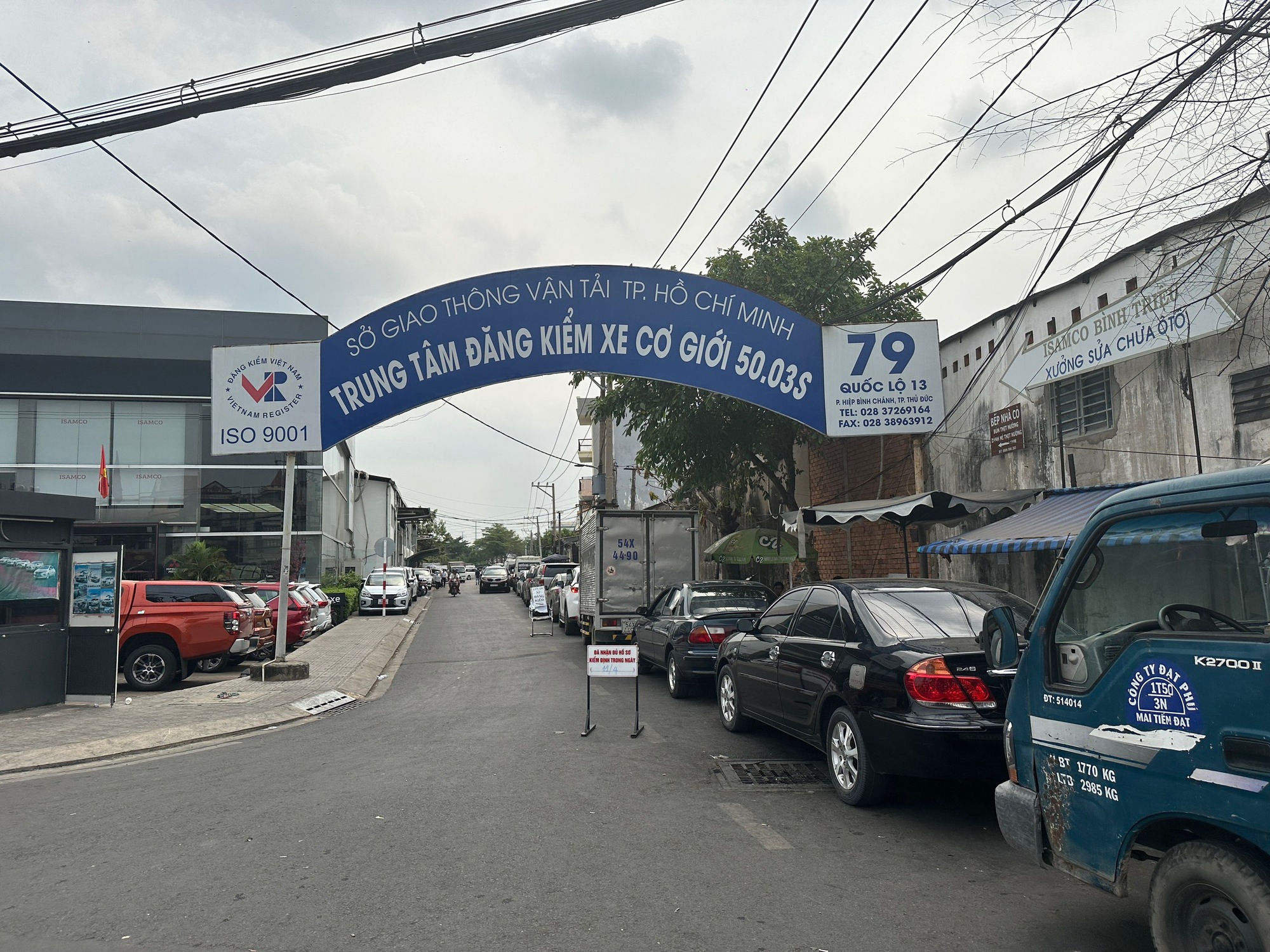 Ngao ngán hình ảnh trước trung tâm đăng kiểm ở TP Thủ Đức