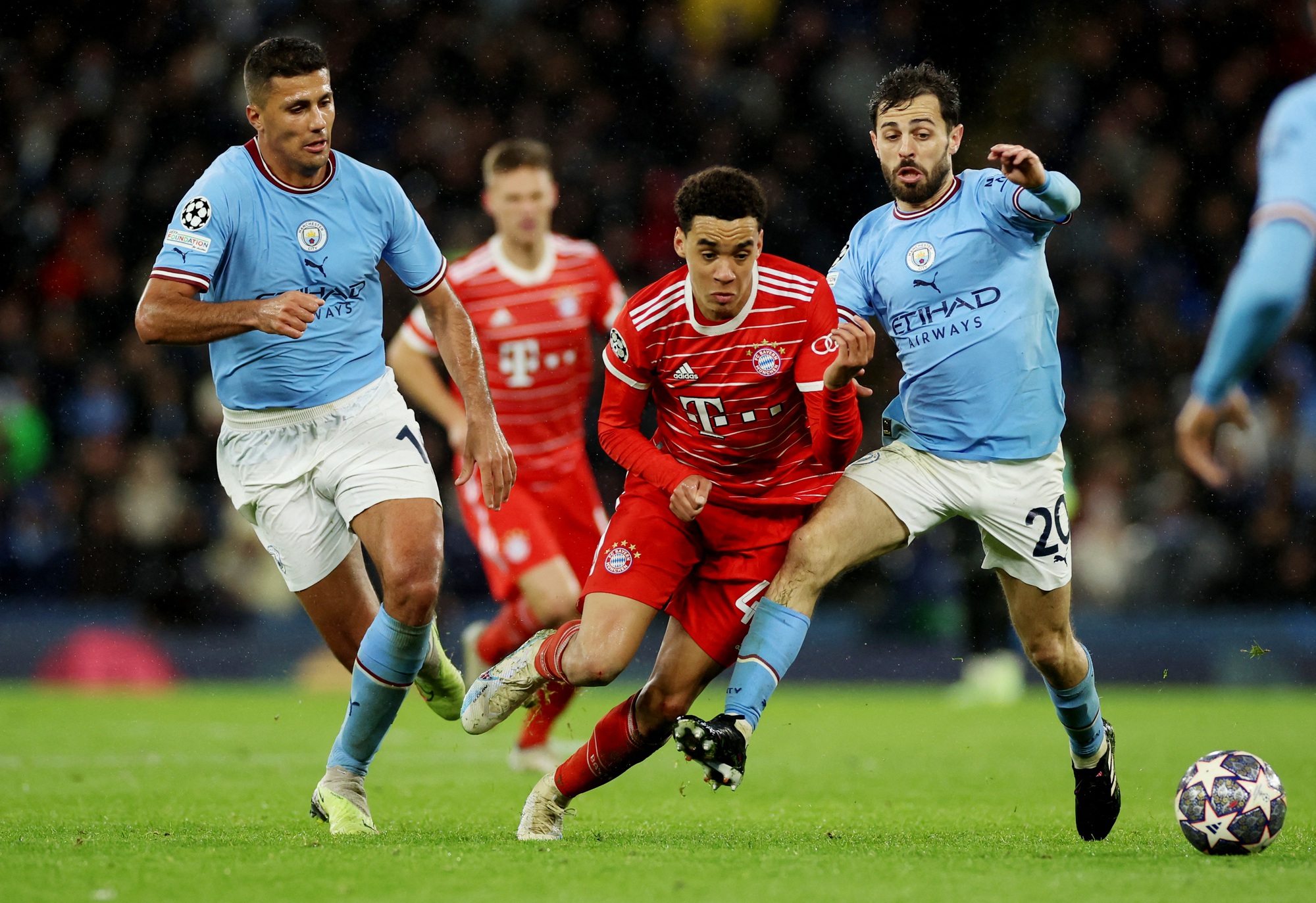 Man City v&ugrave;i dập Bayern Munich, mơ v&eacute; b&aacute;n kết Champions League - Ảnh 2.