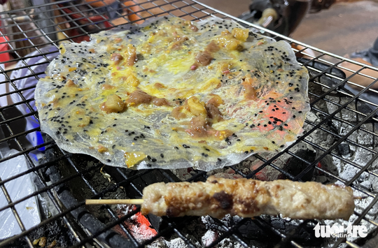 Nghe m&ugrave;i b&aacute;nh tr&aacute;ng mắm ruốc bồi hồi nhớ qu&ecirc; - Ảnh 2.