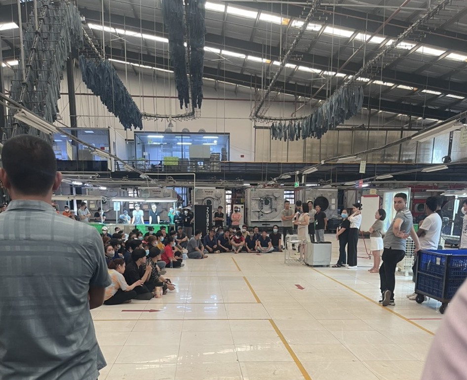 Bị yêu cầu bồi thường hàng lỗi, hàng trăm công nhân ngừng việc tập thể