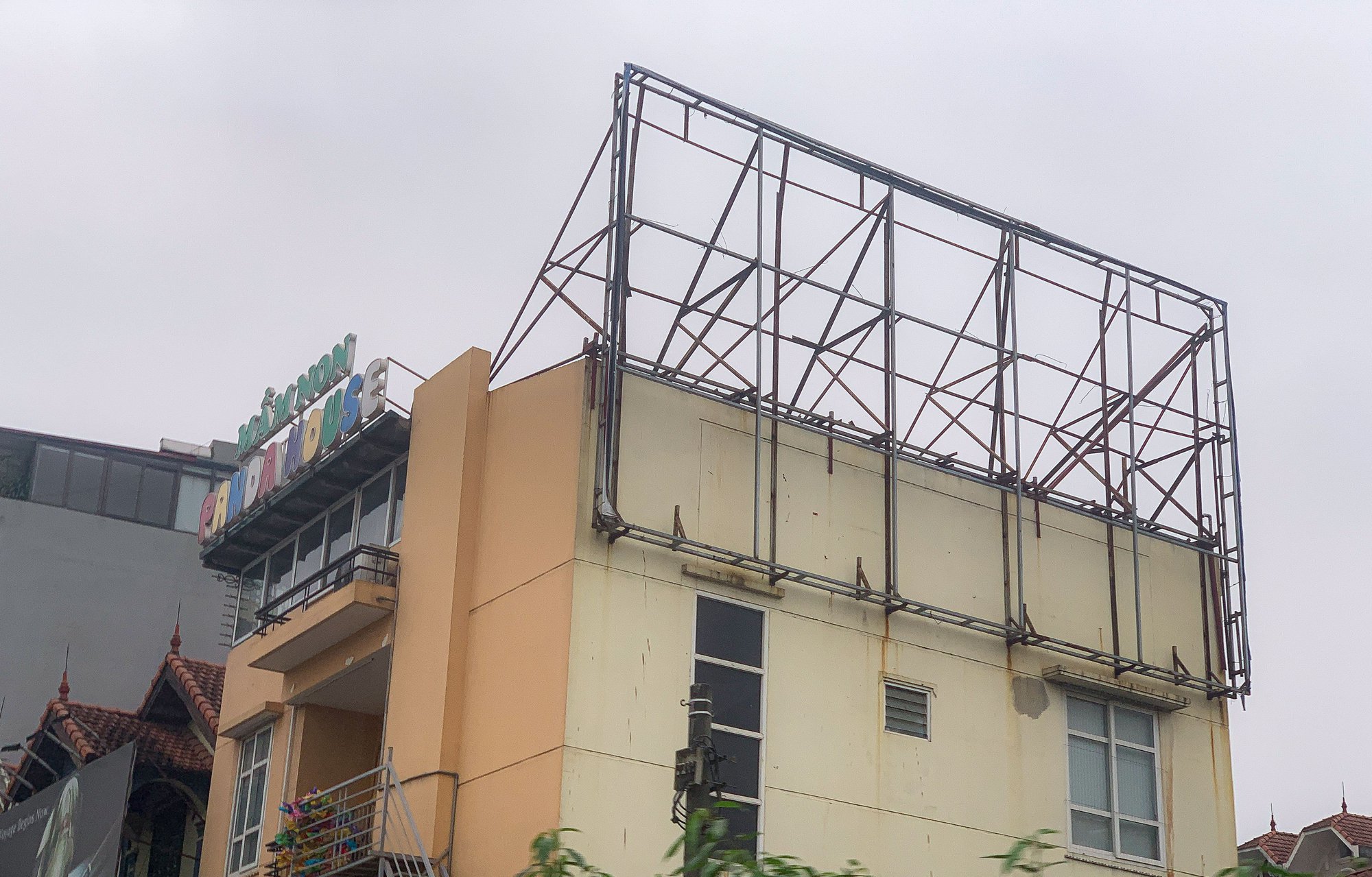 Y&ecirc;u cầu xử l&yacute; ma trận h&agrave;ng trăm bảng biển quảng c&aacute;o trơ khung c&oacute; dấu hiệu vi phạm - Ảnh 7.