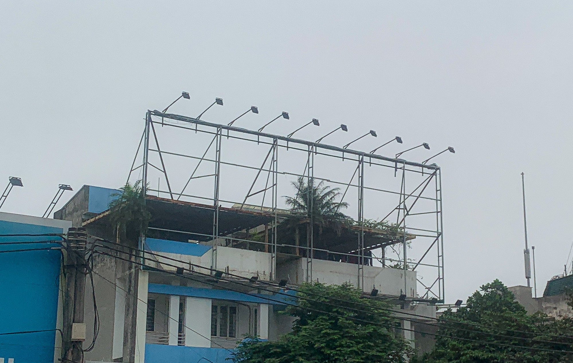 Y&ecirc;u cầu xử l&yacute; ma trận h&agrave;ng trăm bảng biển quảng c&aacute;o trơ khung c&oacute; dấu hiệu vi phạm - Ảnh 6.