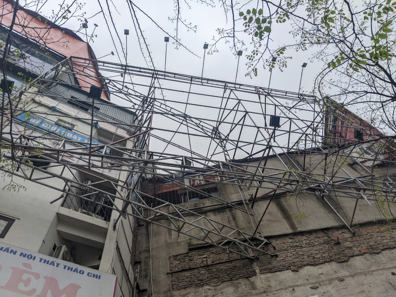 Y&ecirc;u cầu xử l&yacute; ma trận h&agrave;ng trăm bảng biển quảng c&aacute;o trơ khung c&oacute; dấu hiệu vi phạm - Ảnh 3.