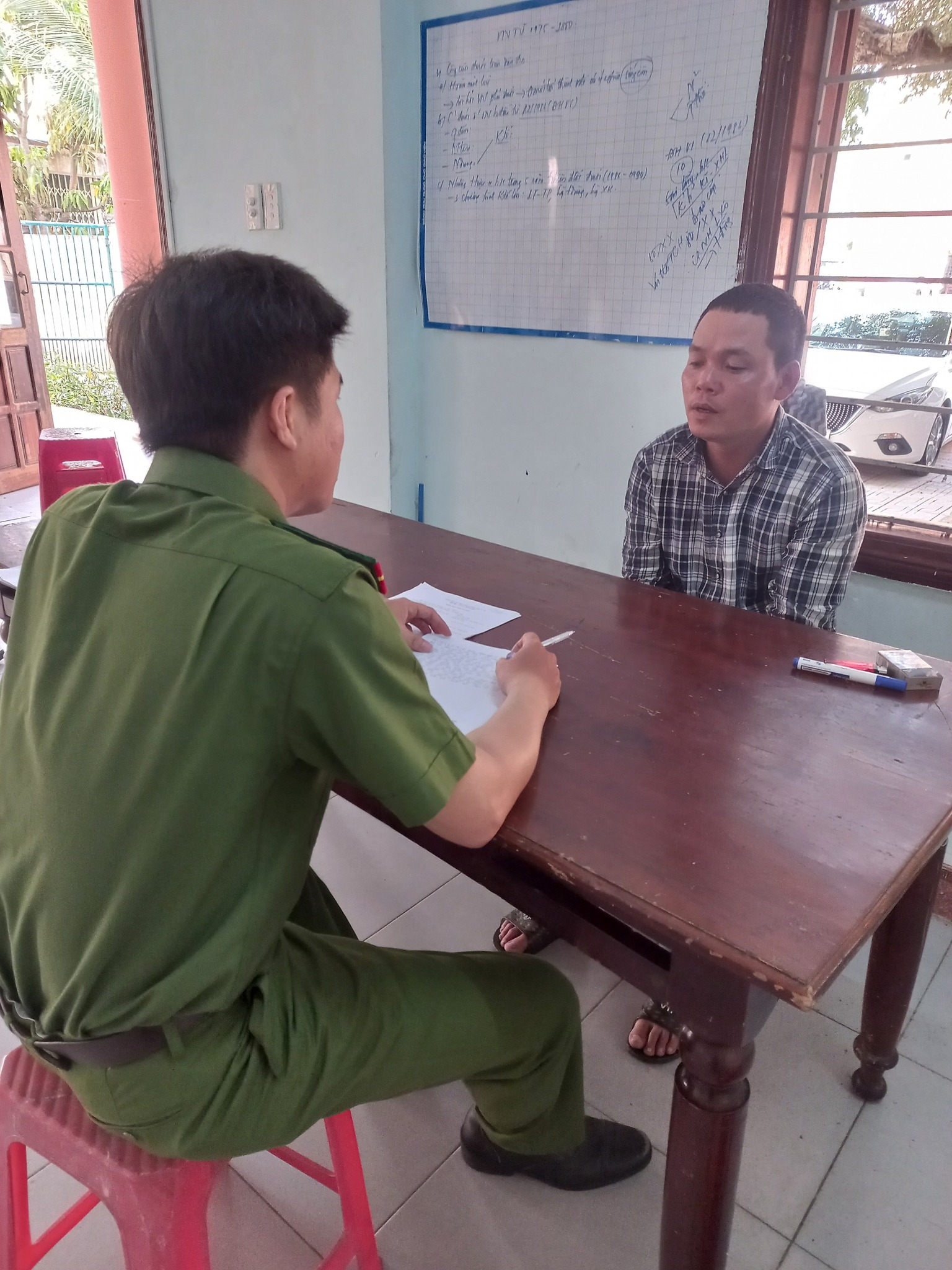 2 thanh ni&ecirc;n từ Thanh H&oacute;a v&agrave;o Quảng Nam cho vay l&atilde;i suất cắt cổ - Ảnh 1.