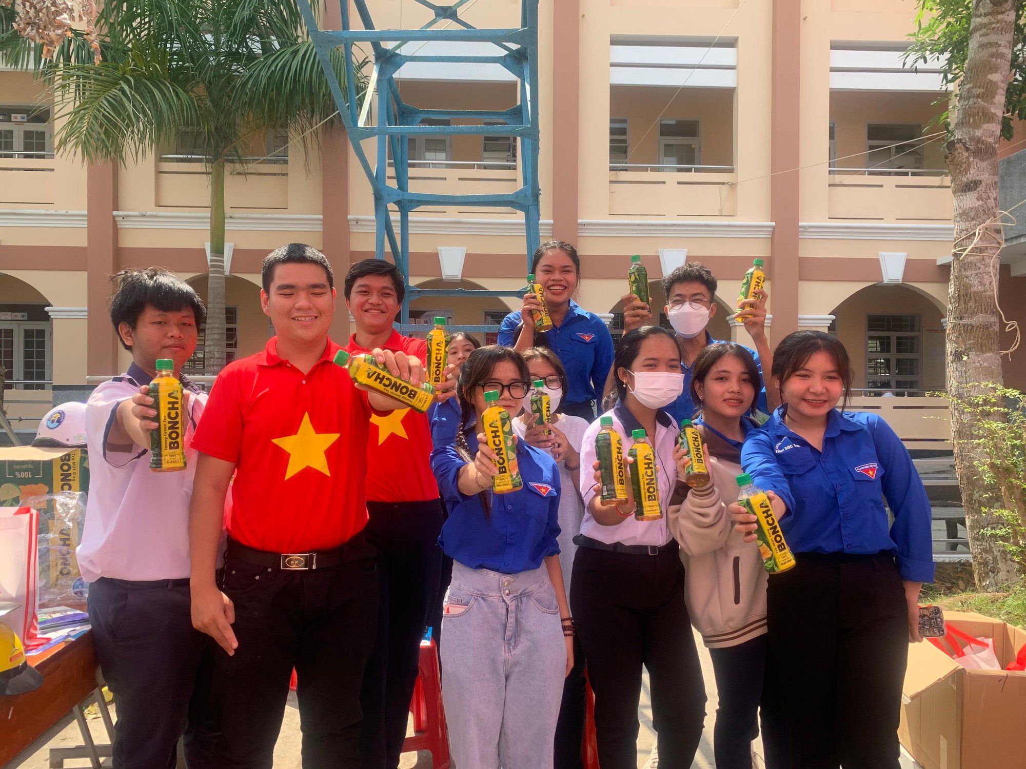 Tr&agrave; mật ong Boncha đồng h&agrave;nh Đưa trường học đến th&iacute; sinh 2023 - Ảnh 3.