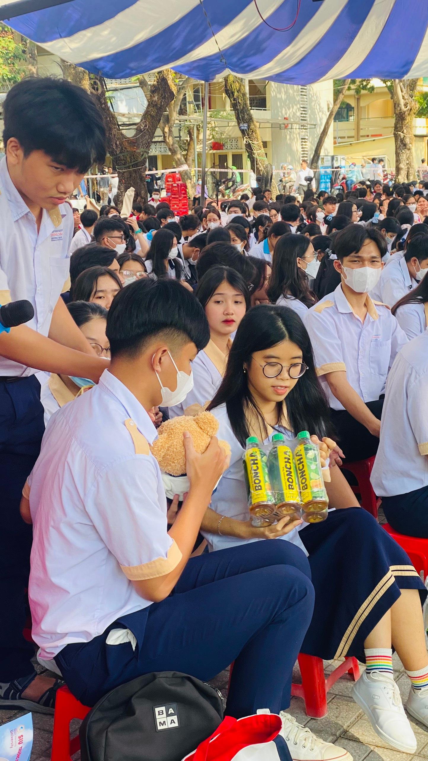 Tr&agrave; mật ong Boncha đồng h&agrave;nh Đưa trường học đến th&iacute; sinh 2023 - Ảnh 4.