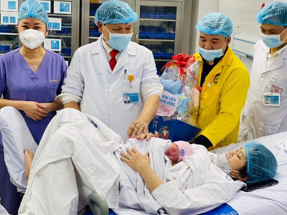 TẬN DỤNG DÂN SỐ VÀNG ĐỂ PHÁT TRIỂN (*): Khuyến sinh để giữ dân số vàng