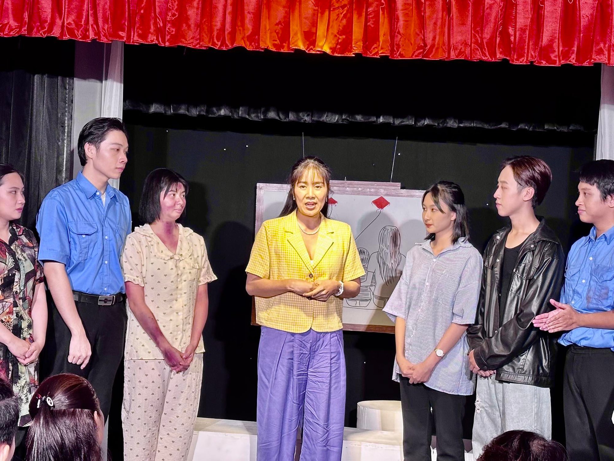 Minh Nhí, Ốc Thanh Vân thích thú với Xóm kịch - Ảnh 5.