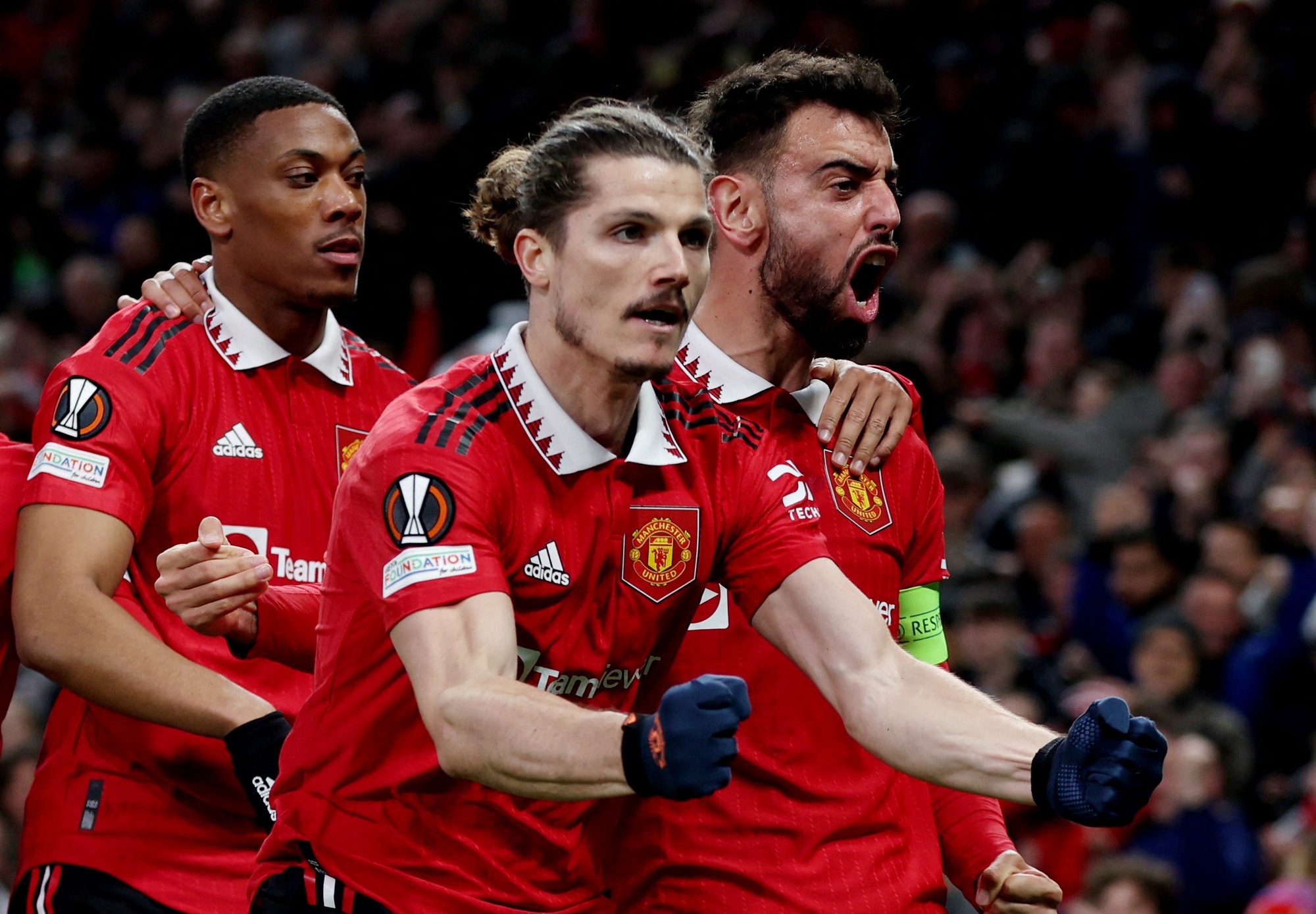Ngỡ ng&agrave;ng 2 b&agrave;n đ&aacute; phản, Man United đ&aacute;nh rơi chiến thắng trước Sevilla - Ảnh 4.