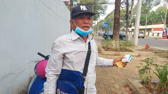 Truy tìm kẻ đi ôtô "giựt" vé số của người đàn ông tàn tật