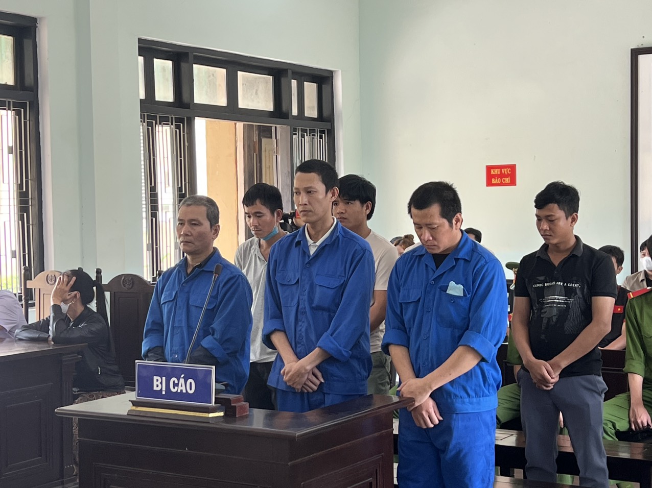 7 đối tượng làm trên 1.800 giấy tờ giả lãnh án
