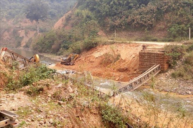 Sập cầu tạm vào thuỷ điện, 3 người thương vong