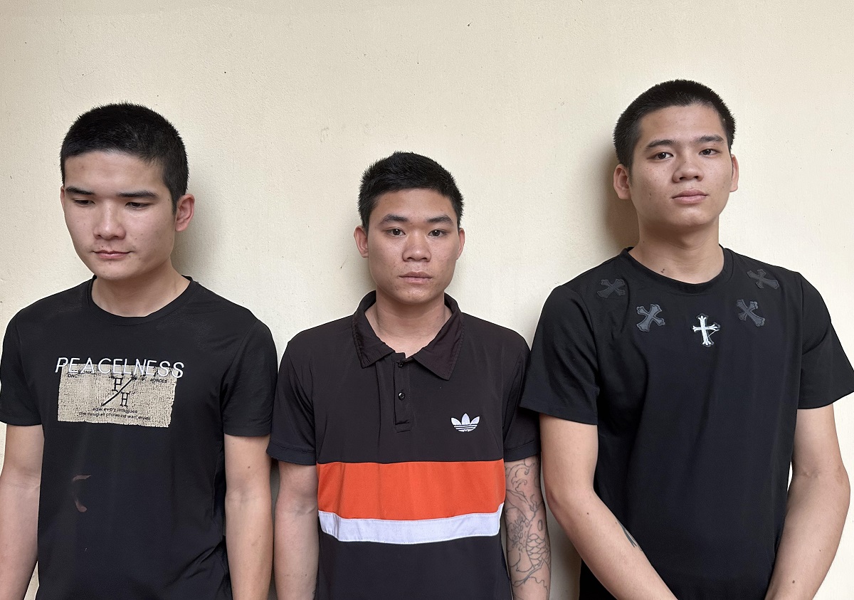 Bạn gái bị dụ dỗ đi làm nhân viên quán hát, rủ đồng bọn đi làm chuyện dại dột