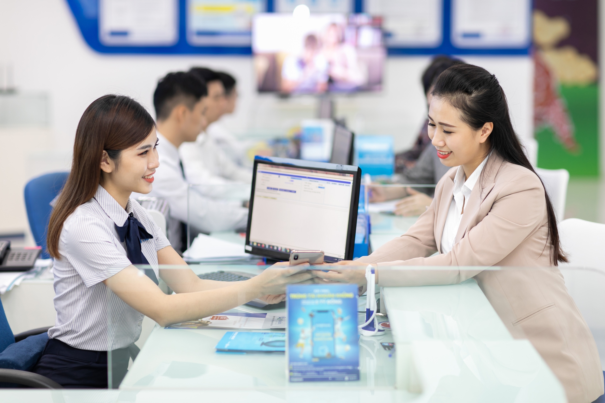 Khoảng 1,1 triệu thuê bao chưa chuẩn hóa thông tin có thể bị khóa hai chiều từ 15-4
