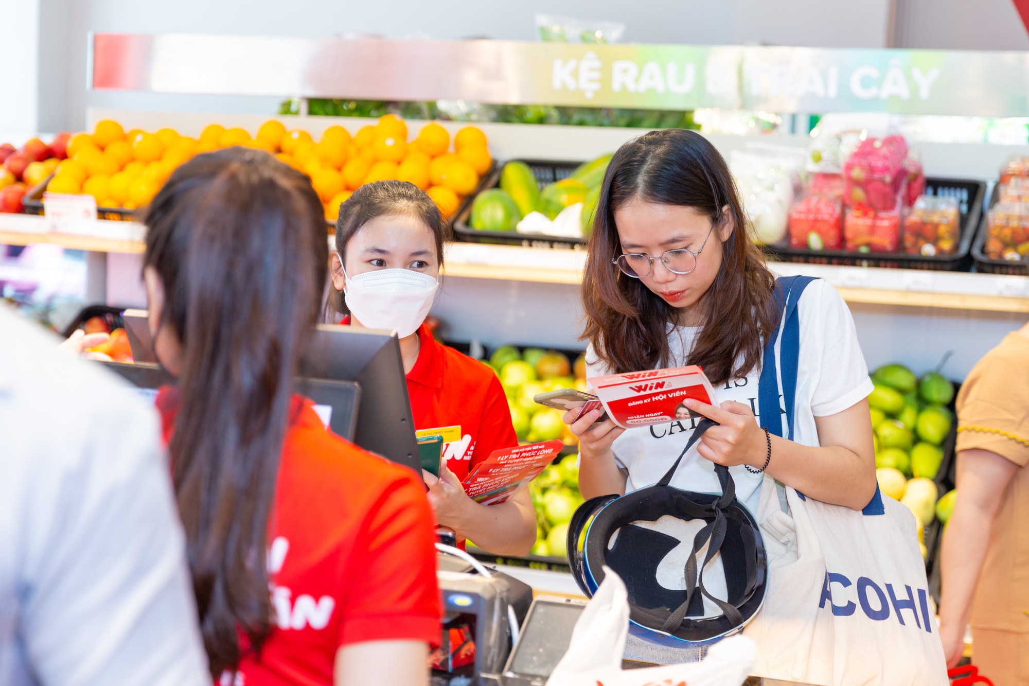 Nhà bán lẻ "ghi điểm" nhờ chính sách giá luôn tốt