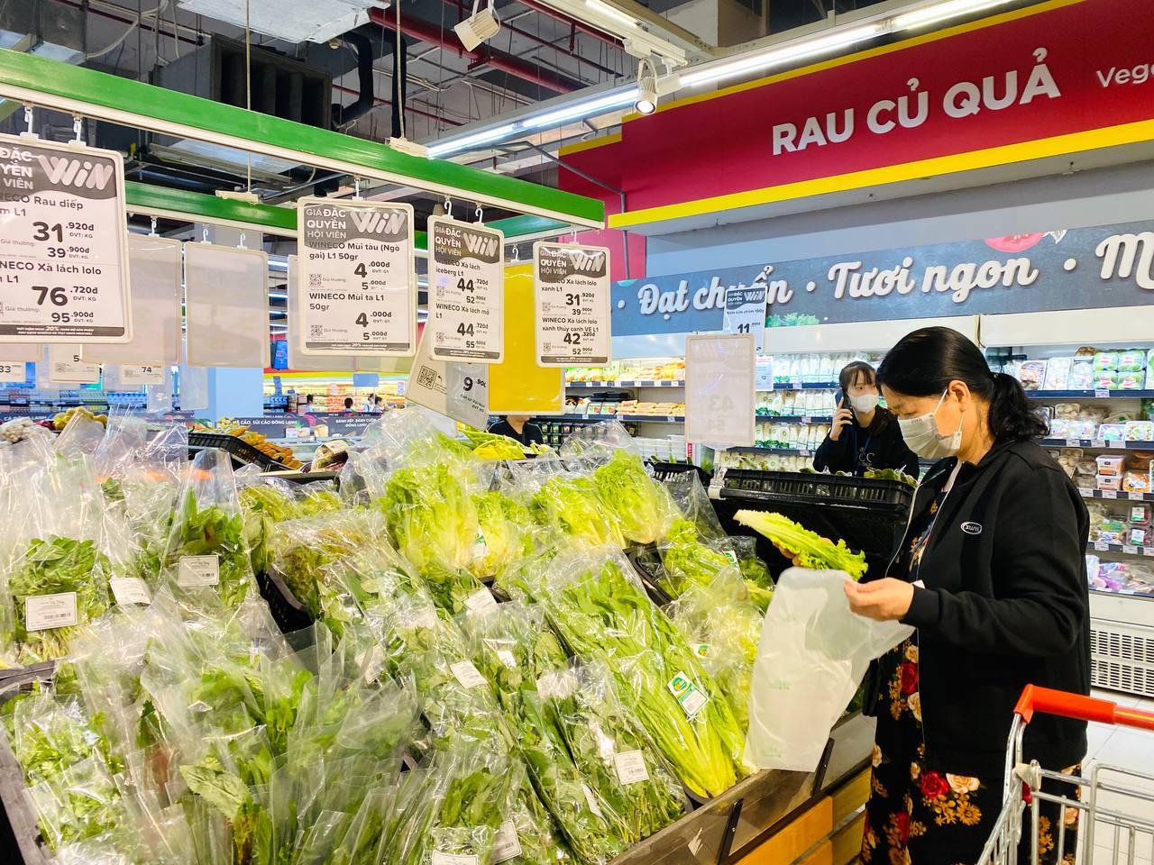 Nh&agrave; b&aacute;n lẻ ghi điểm nhờ ch&iacute;nh s&aacute;ch gi&aacute; lu&ocirc;n tốt - Ảnh 3.