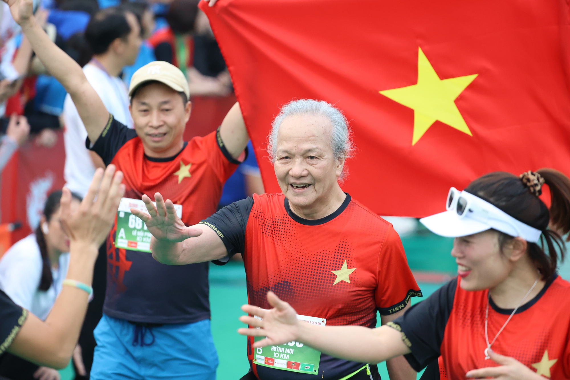 CUỘC THI ẢNH THI&Ecirc;NG LI&Ecirc;NG CỜ TỔ QUỐC: Cuộc sống mu&ocirc;n m&agrave;u - Ảnh 1.
