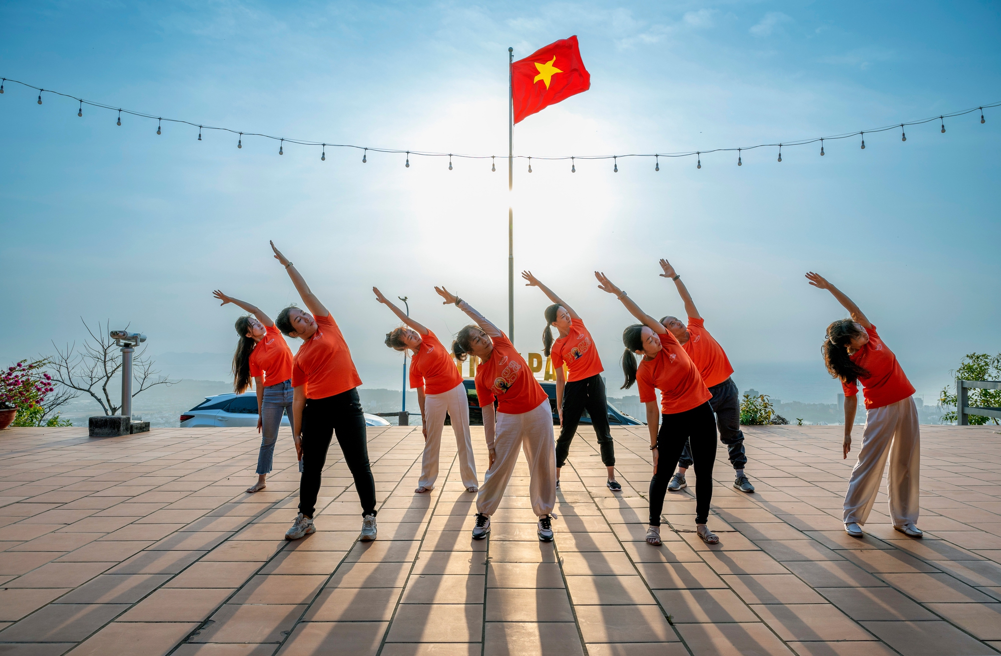 CUỘC THI ẢNH THI&Ecirc;NG LI&Ecirc;NG CỜ TỔ QUỐC: Cuộc sống mu&ocirc;n m&agrave;u - Ảnh 4.