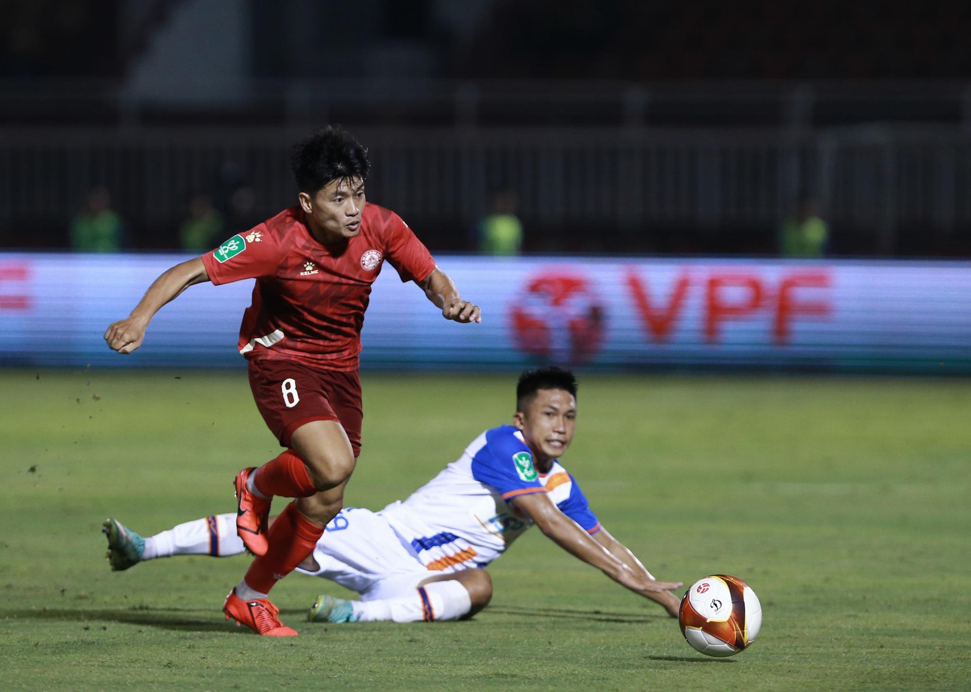 Kịch tính cuộc đua vị trí dẫn đầu V-League