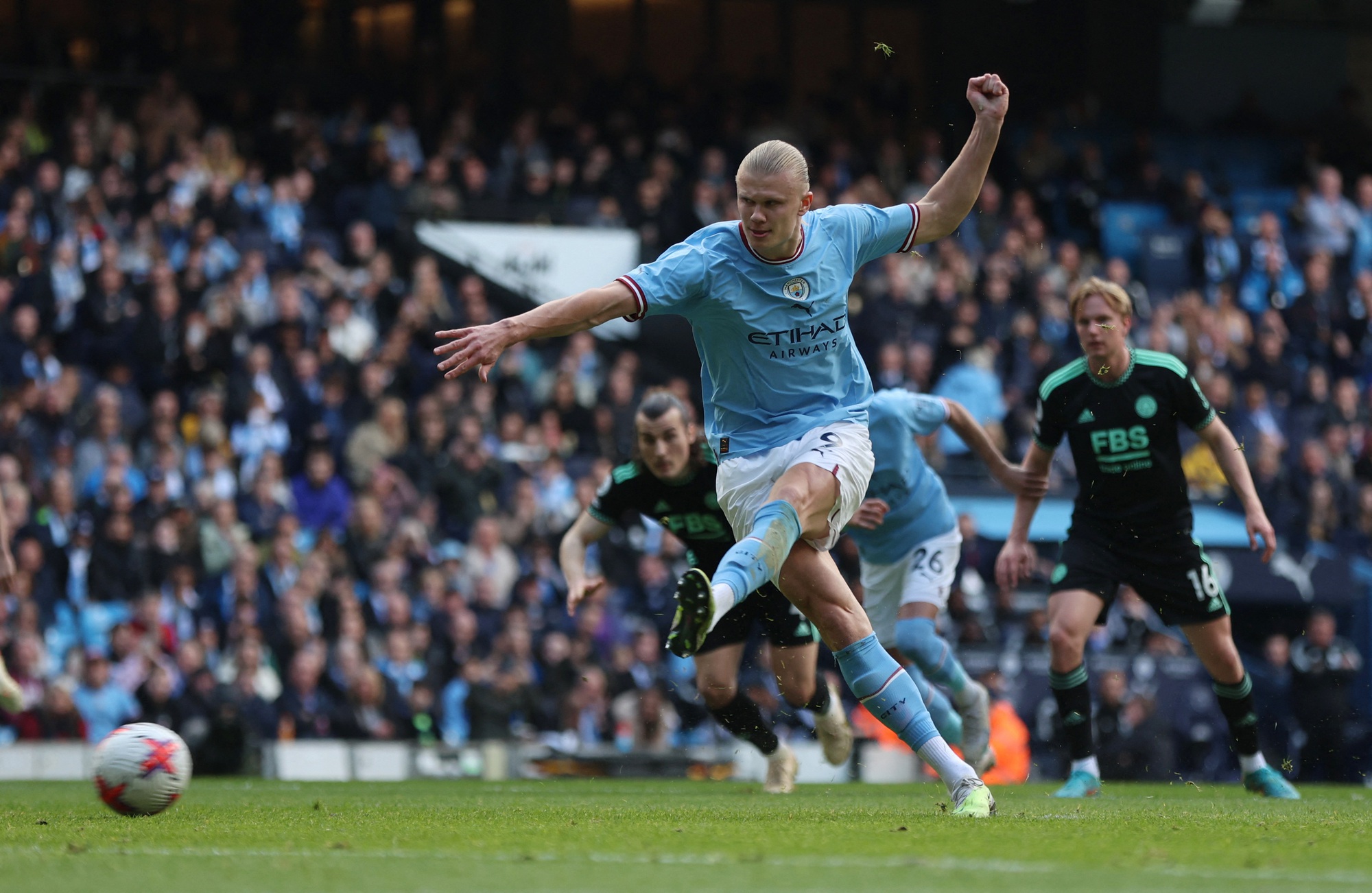 Haaland lập kỷ lục ghi b&agrave;n, Man City hủy diệt Leicester - Ảnh 3.