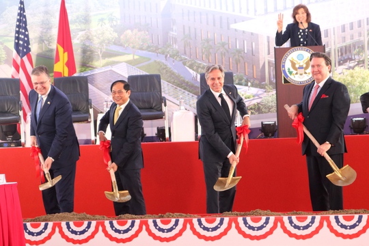 Ngoại trưởng Antony Blinken và Bộ trưởng Bùi Thanh Sơn khởi công trụ sở Đại sứ quán Mỹ
