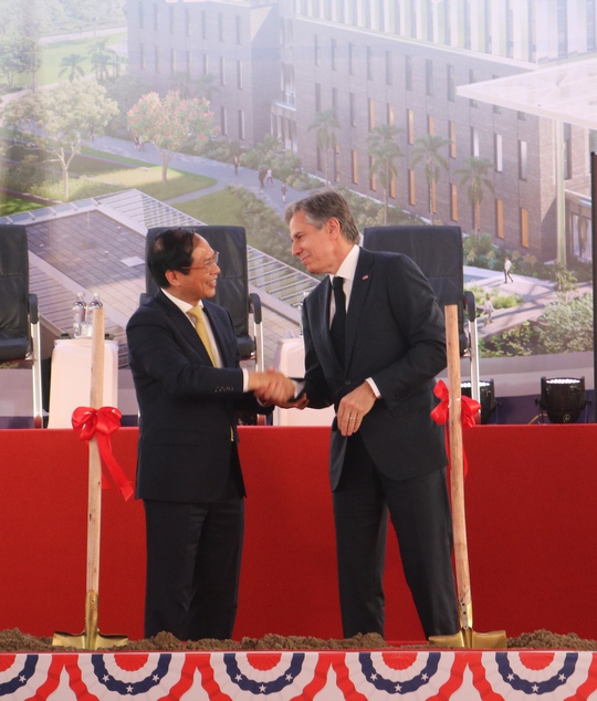Ngoại trưởng Antony Blinken v&agrave; Bộ trưởng B&ugrave;i Thanh Sơn khởi c&ocirc;ng trụ sở Đại sứ qu&aacute;n Mỹ - Ảnh 18.