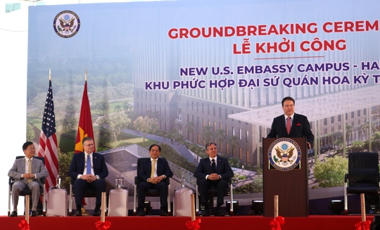 Ngoại trưởng Antony Blinken v&agrave; Bộ trưởng B&ugrave;i Thanh Sơn khởi c&ocirc;ng trụ sở Đại sứ qu&aacute;n Mỹ - Ảnh 11.