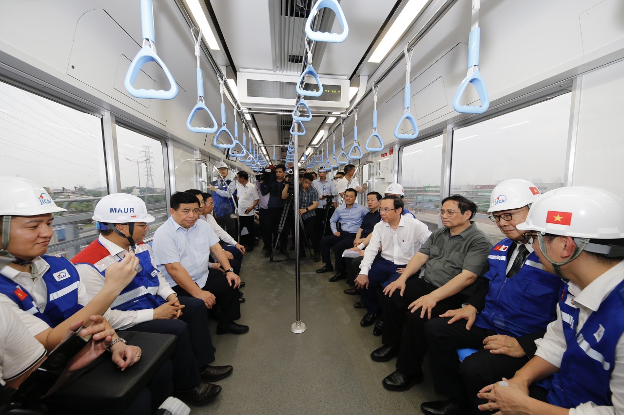 Thủ tướng Phạm Minh Chính đi thử tàu metro 1 ở TP HCM