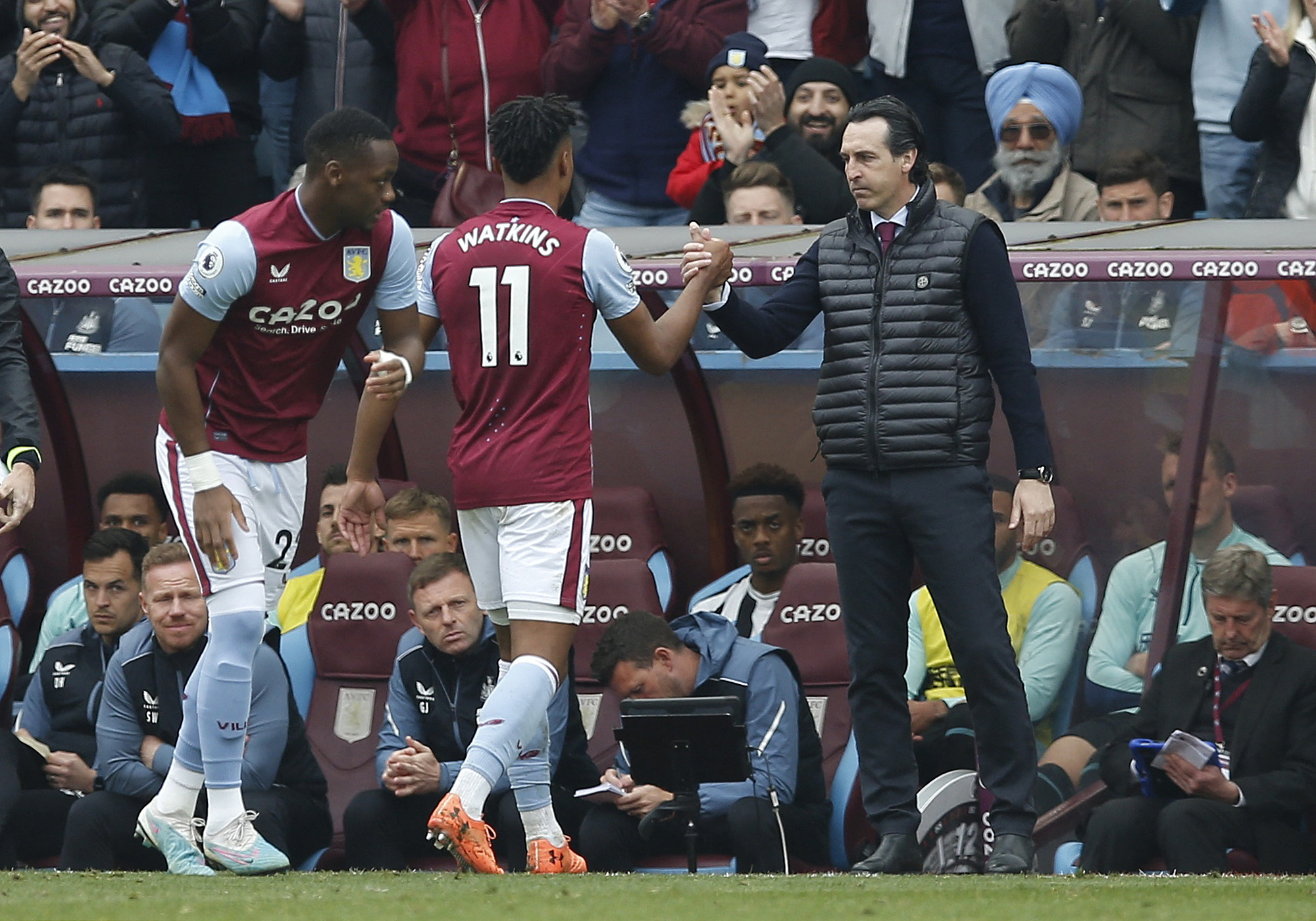 Newcastle thảm bại tại Villa Park, mong manh Top 3 Ngoại hạng - Ảnh 6.