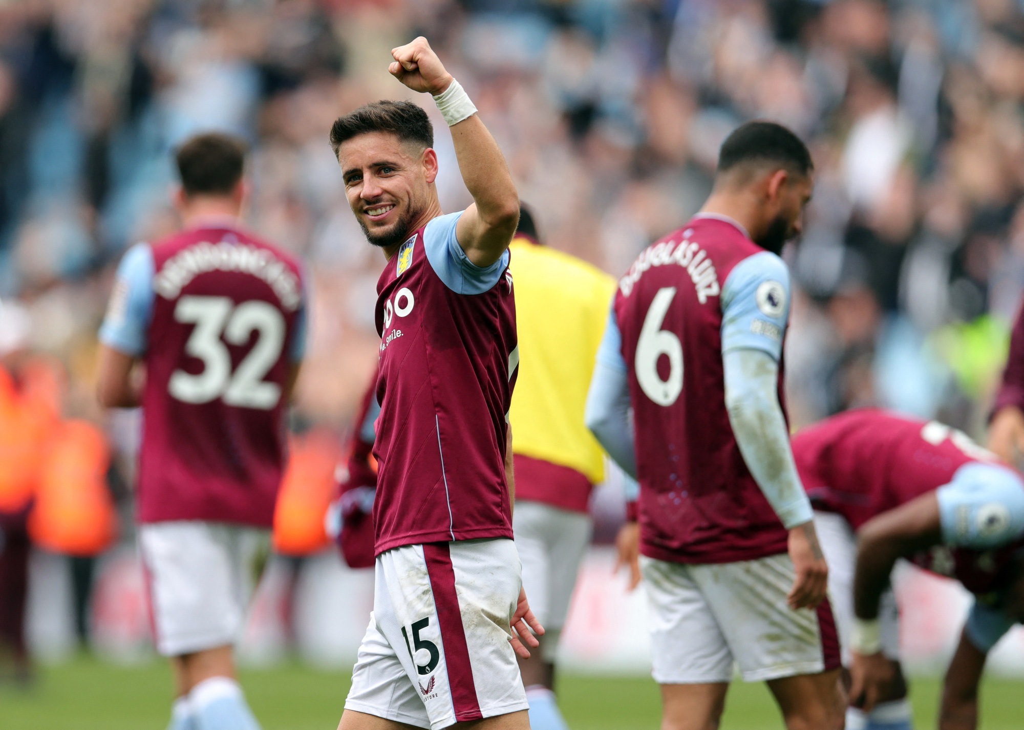 Newcastle thảm bại tại Villa Park, mong manh Top 3 Ngoại hạng