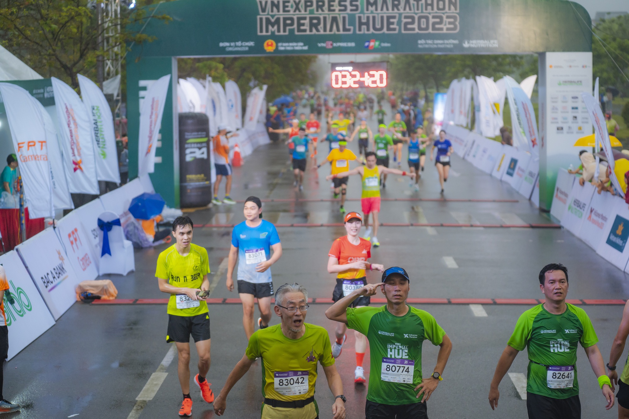 Huế n&aacute;o nhiệt với giải chạy VnExpress Marathon Imperial Hue 2023 - Ảnh 2.