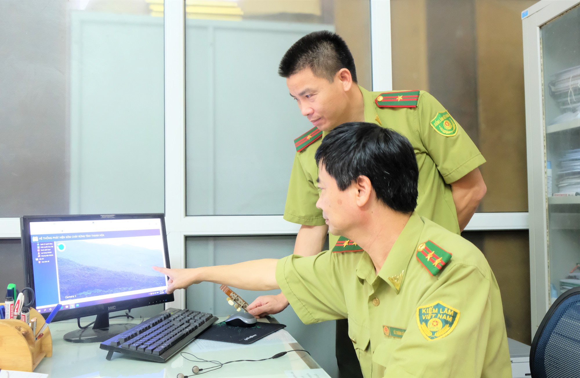Mắt thần chống ch&aacute;y rừng - Ảnh 1.