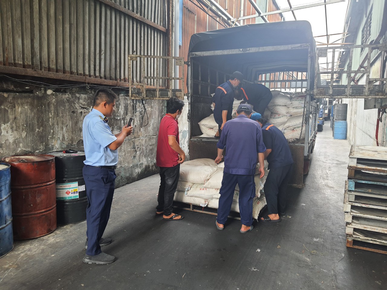 Bắt giữ hàng ngàn sản phẩm giả nhãn hiệu đã được bảo hộ tại Việt Nam