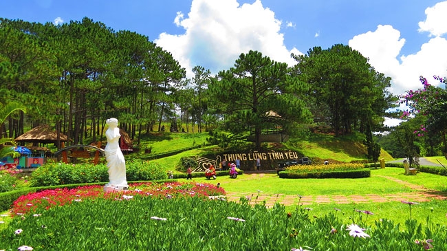 Thi thiết kế "Tượng nữ thần tình yêu" cho Thung lũng tình yêu ở Đà Lạt
