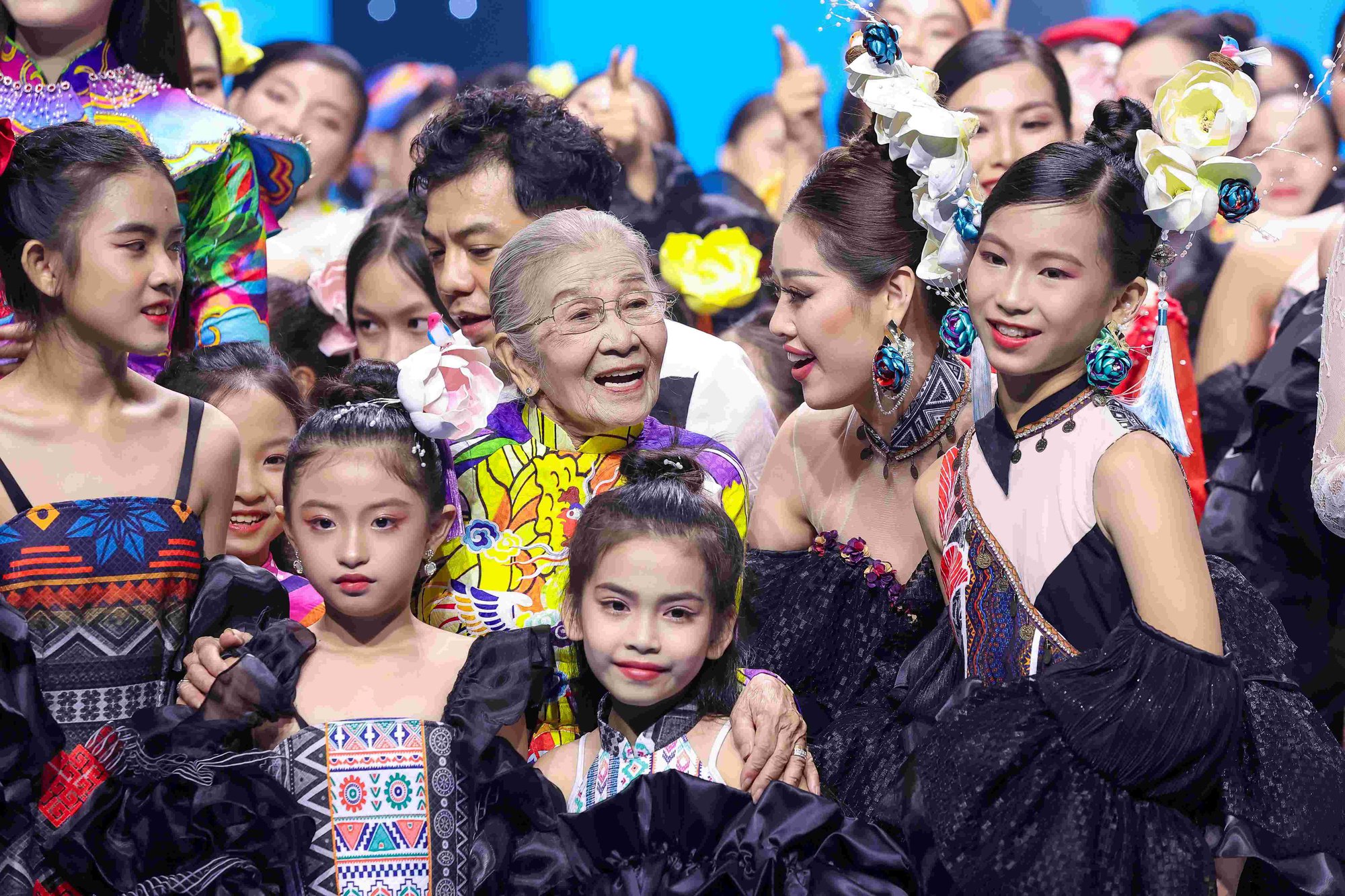 L&ecirc;n s&agrave;n diễn ở tuổi 91, nghệ sĩ Phi Điểu tiết lộ l&yacute; do kh&ocirc;ng nghỉ ngơi
