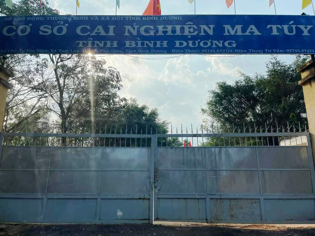 Học viên trốn khỏi cơ sở cai nghiện ma túy, giật điện thoại người đi đường