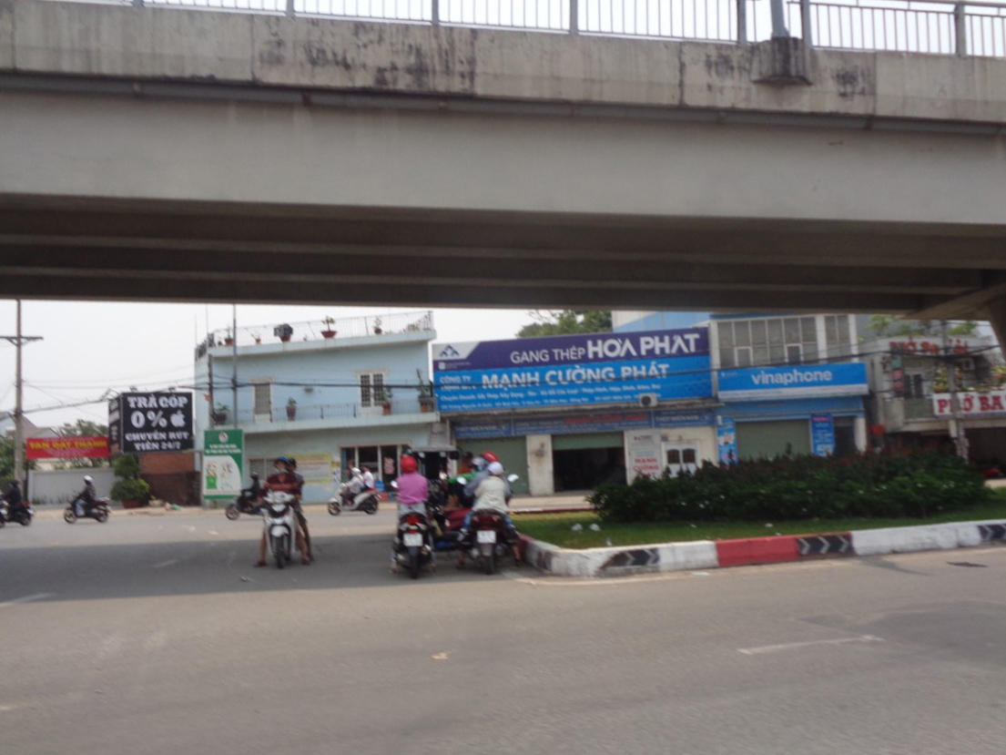 Cản trở giao th&ocirc;ng - Ảnh 1.