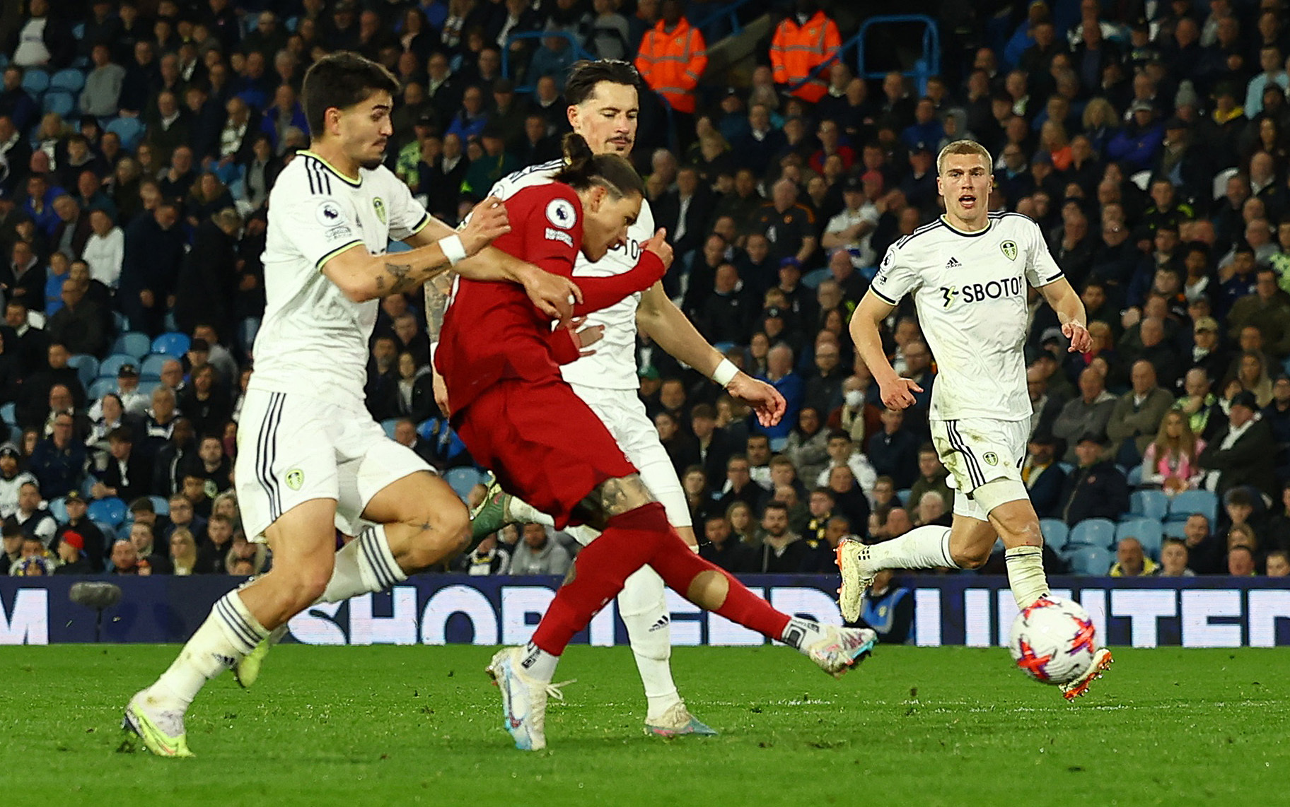 V&ugrave;i dập chủ nh&agrave; Leeds United, Liverpool vẫn kh&oacute; mơ trở lại - Ảnh 6.