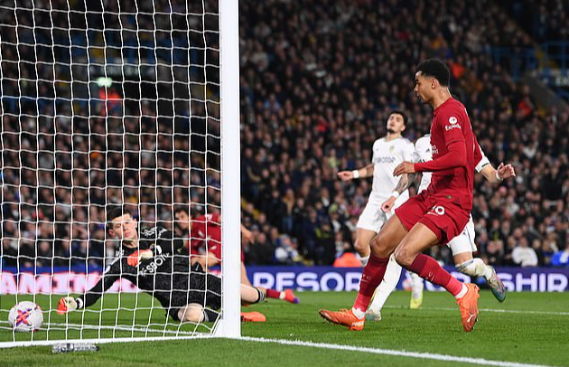 V&ugrave;i dập chủ nh&agrave; Leeds United, Liverpool vẫn kh&oacute; mơ trở lại - Ảnh 2.
