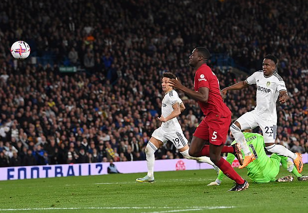 V&ugrave;i dập chủ nh&agrave; Leeds United, Liverpool vẫn kh&oacute; mơ trở lại - Ảnh 4.